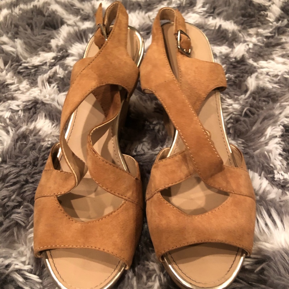 Slightly worn brown heels, size 8